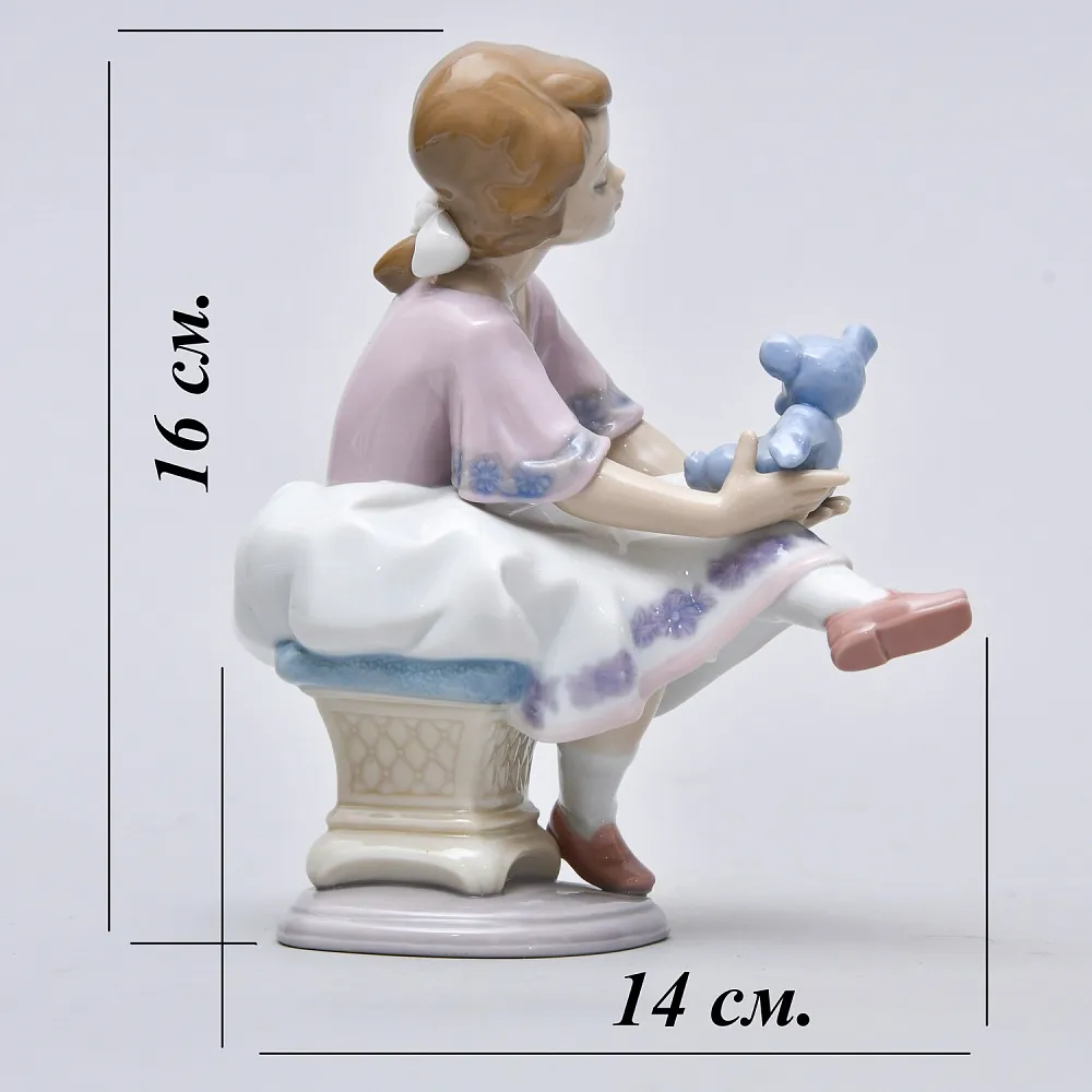 Авторская Фарфоровая статуэтка «Девочка с плюшевым мишкой», Lladro Испания - 1993 год.
