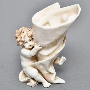 Антикварная статуэтка - салфетница «Путти с кульком», Фарфор Dressel & Kister Passau Германия.