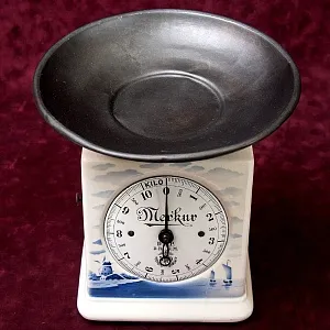 Кухонные Весы «Merkur» в Фарфоровом корпусе, D.R & G.M., Германия -1915 год.