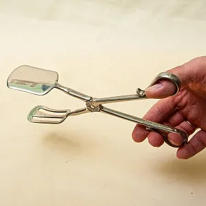 ВИНТАЖНЫЕ СЕРВИРОВОЧНЫЕ ЩИПЦЫ . Металл Silverplate, Англия середина ХХ века.