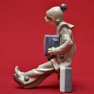 Коллекционная Фарфоровая статуэтка «Маленький клоун с аккордеоном», Lladro Испания, 1971 - 1981 годы.