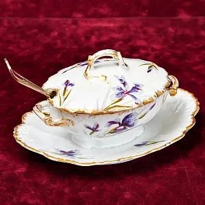 Редкость! Соусник - Судок с крышкой и ложкой "Цветы Ирисы" , Limoges Франция, середина ХХ века.