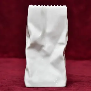 Миниатюрная Фарфоровая Вазочка «Мятый пакет», Rosenthal Германия - 1979 год. 