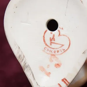 Фарфоровая статуэтка «Девочка с корабликом», СССР Сысертский фарфоровый завод, 1960 - 1977 гг. 