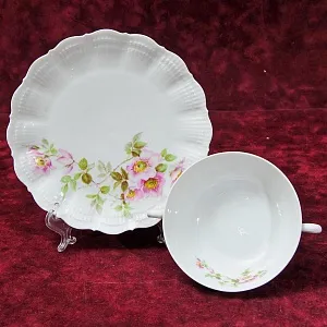 Две Фарфоровые Бульонные пары - Суповые Чашки из серии «Шиповник», Limoges Франция -1979 год.