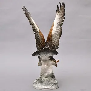 Большая Коллекционная статуэтка «Коричневый Ястреб на Охоте», Фарфор Hutschenreuther Германия.