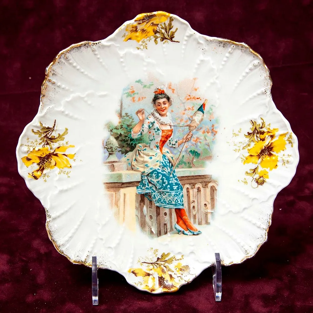 Редкость! Антикварная Фарфоровая Тарелка - Блюдо «Девушка с веретеном», Works Karlsbad, Австрия конец XIX - начало ХХ века.