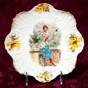 Редкость! Антикварная Фарфоровая Тарелка - Блюдо «Девушка с веретеном», Works Karlsbad, Австрия конец XIX - начало ХХ века.