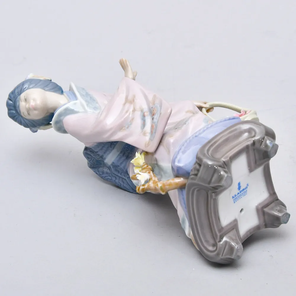 Редкость!!! Коллекционная Фарфоровая Статуэтка «Мичико. Японская девушка с корзиной цветов», Lladro Испания.