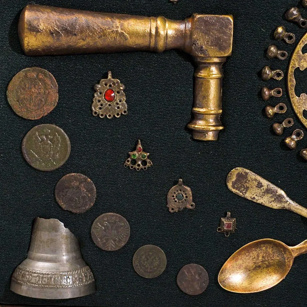 Настенное Коллекционное Панно - Картина "Старинные Латунные штучки". Россия конец XIX - начало ХХ века.