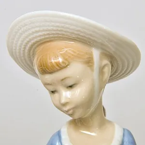 Авторская Фарфоровая Статуэтка «Девочка с цветами и cобака», Lladro Испания - 1974 год.