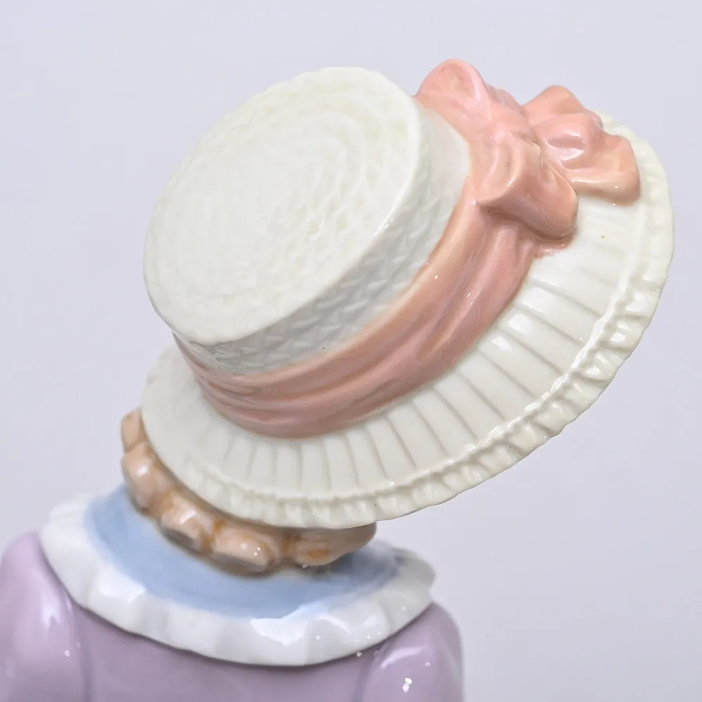 Коллекционная Фарфоровая статуэтка «Девочка с куклой», Lladro Испания, 1978 год.