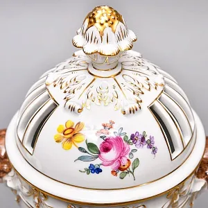 Парные Фарфоровые Вазоны - Вазы с крышками «ПУТТИ», SP Dresden / Potschappel Германия.