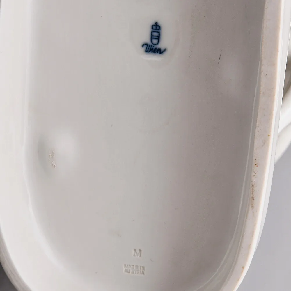 Антикварная Фаофоровая Статуэтка «Охотник с собакой», Wiener Porzellanmanufaktur Augarten, Австрия первая половина ХХ века.