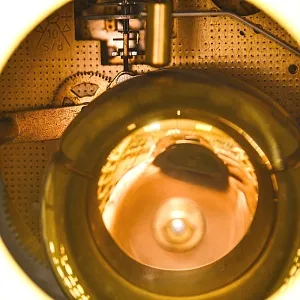 Большие Каминные Механические Фарфоровые Часы с боем «Букет из Роз», Franz Hermle & Sohn Германия 50 гг.