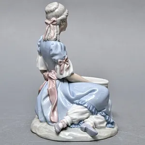 Парные Фарфоровые статуэтки - подставки для ювелирных украшений «Дама и кавалер», Lladro Испания. 