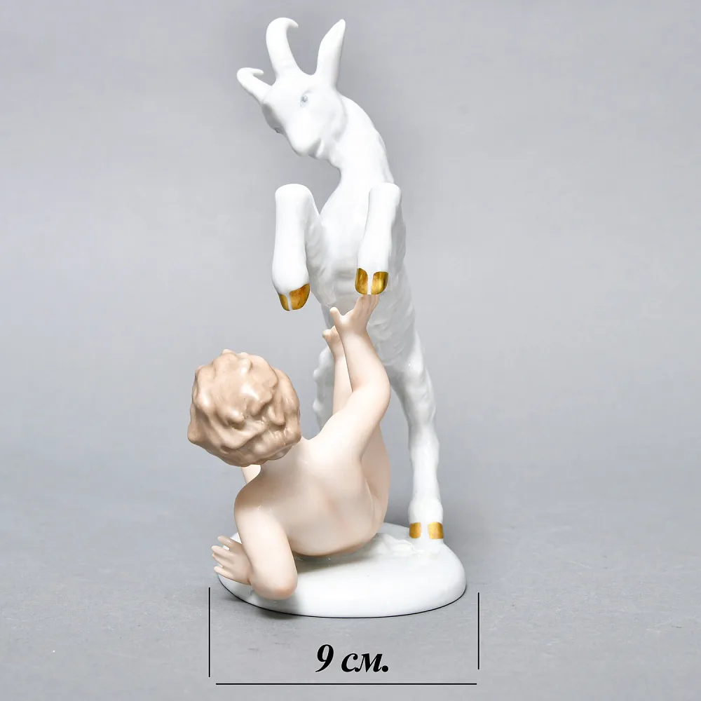 Коллекционная Фарфоровая статуэтка «Путти с козленком»,  WALLENDORF Германия, середина ХХ века.