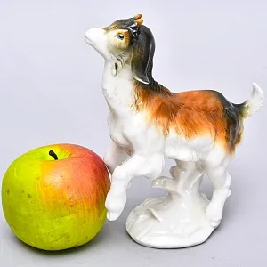 Коллекционная Фарфоровая статуэтка «Козленок», Karl Ens Германия, первая половина ХХ века.