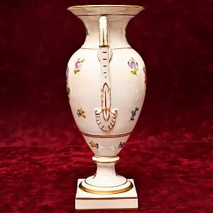 Фарфоровая Ваза в стиле Ампир, SP Dresden Германия, середина ХХ века.
