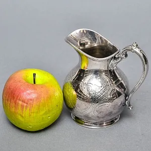 Металлический Кувшинчик - Молочник. Silverplate, Лондон Англия 50-гг.