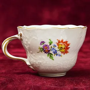 Коллекционная Фарфоровая Чайная пара + Тарелка (Тройка) из серии BLUME, MEISSEN Германия.