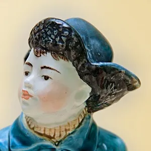 Коллекционная статуэтка «Мальчик со снежком», Фаянс ЗиК Конаково, СССР 50-е годы.