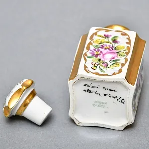 Антикварный Парфюмерный набор - три Флакона и Шкатулка, Limoges Франция, конец XIX - начало ХХ века. 