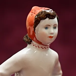 Фарфоровая Статуэтка «На катке», ЛФЗ СССР -1950-60 годы ХХ века.