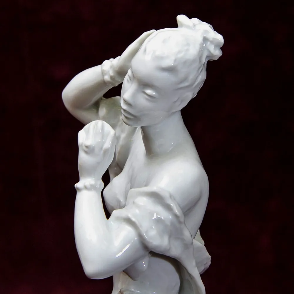 Авторская Фарфоровая статуэтка «Девушка с зеркалом», ROSENTHAL Германия -40е годы ХХ века.