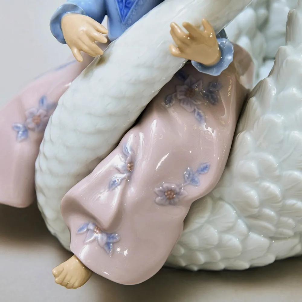 Коллекционная Фарфоровая Статуэтка «Девочка и лебедь», Lladro Испания - 1990 год.