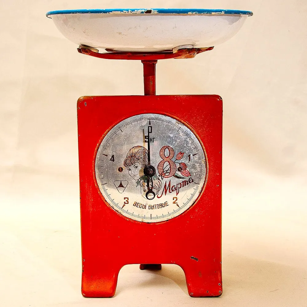 Редкость! «8-е МАРТА» Винтажные Советские Бытовые Кухонные Весы на 5 кг., СССР - 1967 год.