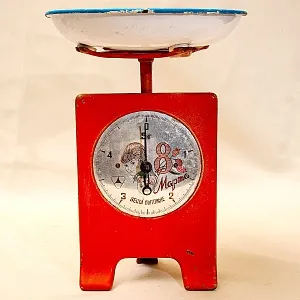 Редкость! «8-е МАРТА» Винтажные Советские Бытовые Кухонные Весы на 5 кг., СССР - 1967 год.
