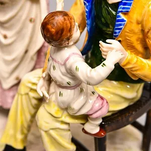 Коллекционная Фарфоровая статуэтка «Семья у домашнего очага», Ackermann & Fritze Германия.