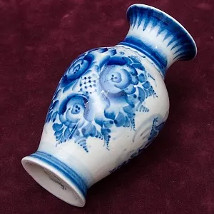 Авторская Коллекционная Фарфоровая Ваза «Розы» СССР ГЖЕЛЬ - 1980 год.