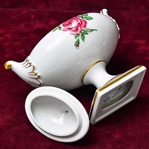 Коллекционная Фарфоровая Вазон - Ваза с крышкой «Мускусная Роза», KAISER, Германия - 1979 год.