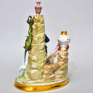 Коллекционная Фарфоровая статуэтка «Игра на волынке», SITZENDORF Германия.