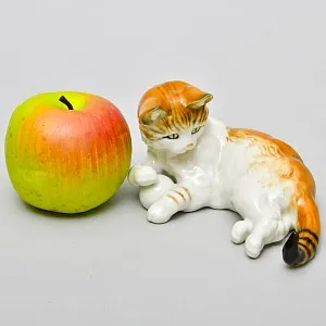 Фарфоровая статуэтка «КОШКА С КЛУБКОМ», Hutschenreuther Германия - 1955 год.