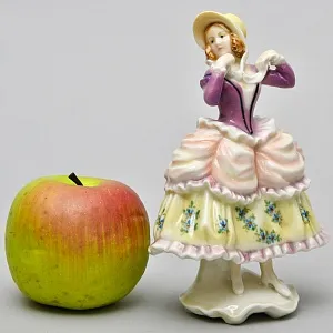 Редкость! Винтажная Фарфоровая Статуэтка «Девушка в шляпке», Karl Ens Германия, первая половина ХХ в.