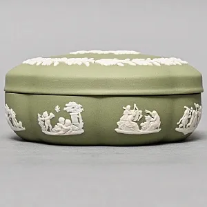 Шкатулка - Бонбоньерка «Античная Греция», фарфор ВЕДЖВУД / WEDGWOOD, Англия, вторая половина ХХ века.