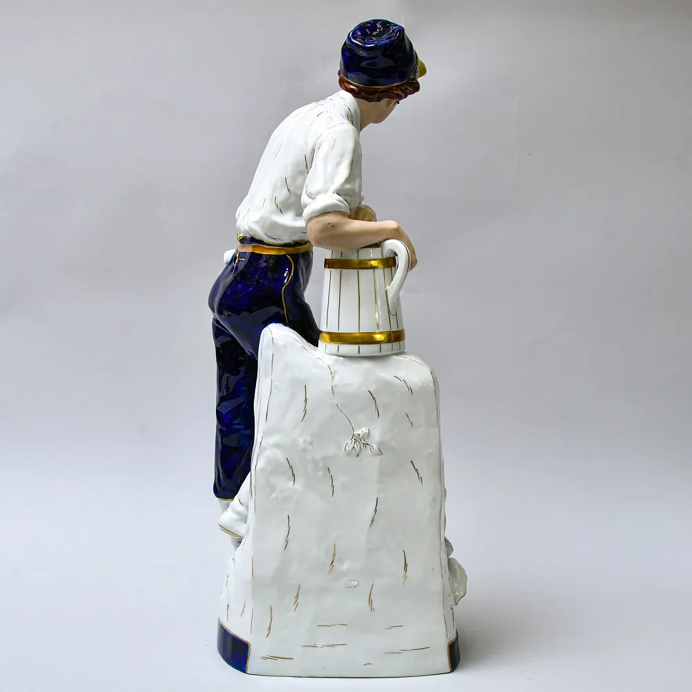 Большая Фарфоровая Статуэтка «Юноша Водонос» ROYAL DUX BOHEMIA, Чехословакия -1957 год.