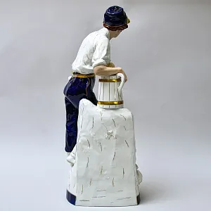 Большая Фарфоровая Статуэтка «Юноша Водонос» ROYAL DUX BOHEMIA, Чехословакия -1957 год.
