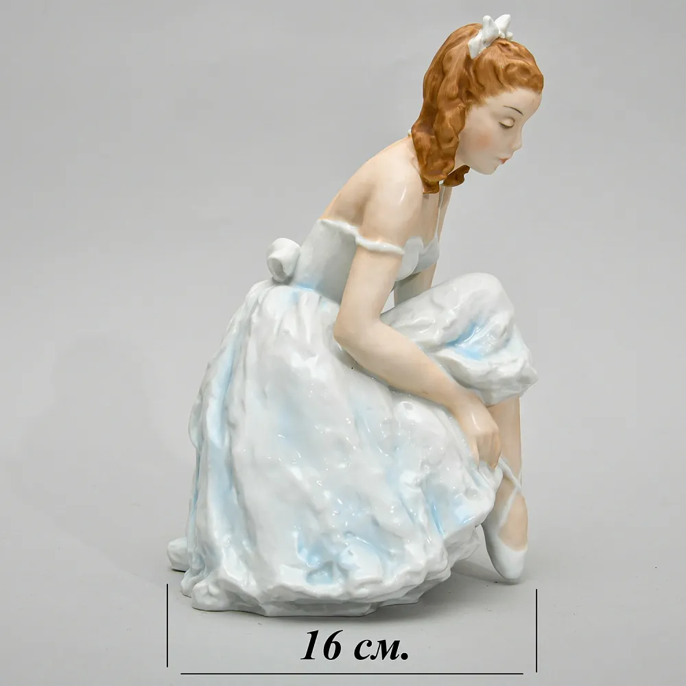 Редкость! Большая Фарфоровая Статуэтка «Балерина, завязывающая пуанту», ROSENTHAL Германия - 40е годы ХХ века.