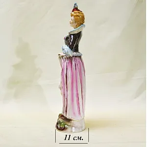 Большая Фарфоровая Статуэтка «Девушка на прогулке», GRAFENTHAL Германия - 1985год.