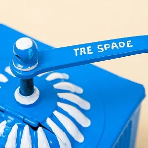 Коллекционная Винтажная ручная механическая кофемолка «Tre Spade» Бельгия.