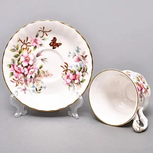 Коллекционная Фарфоровая Кофейная пара «Сладкий шиповник», ROYAL ALBERT Англия.