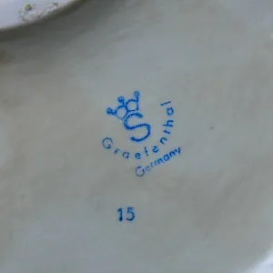 Большая Фарфоровая Статуэтка «Девушка на прогулке», GRAFENTHAL Германия - 1985год.