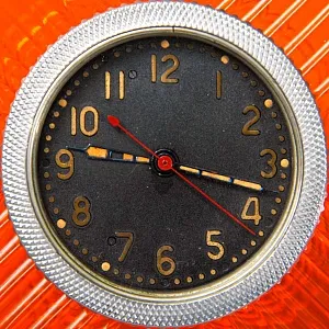 «Танковые Часы» - Механические Настольные часы Челябинский Часовой Завод СССР-1957 год.