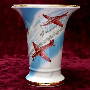 Коллекционная Авторская Ваза «Самолеты» из серии «65 лет Победы», фарфор ИФЗ, Россия. 