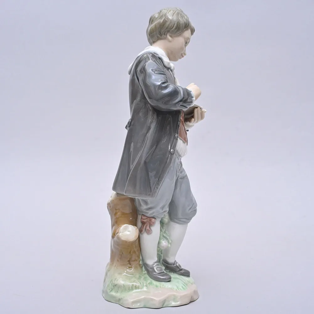 Коллекционная Фарфоровая статуэтка «Мальчик с розами», Lladro Испания, 1971 - 1979 годы.