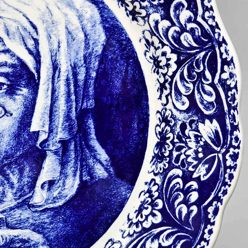 Декоративная Фарфоровая Тарелка - Блюдо «Морячка у окна. Ожидание», DELFTs - Royal Boch Бельгия.